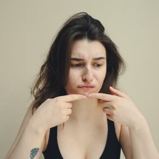 5 базових ефірних олій проти акне та прищів