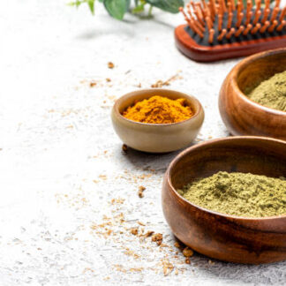 В чому переваги натурального фарбуввання волосся хною?