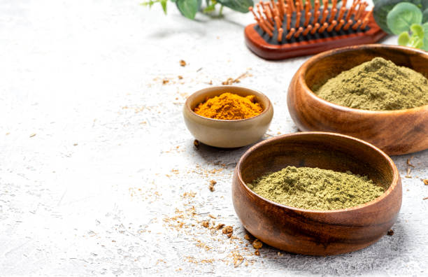 В чому переваги натурального фарбуввання волосся хною?